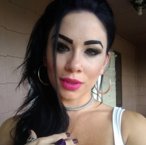 Meet your Posher, Davina - Picture 3 of 5